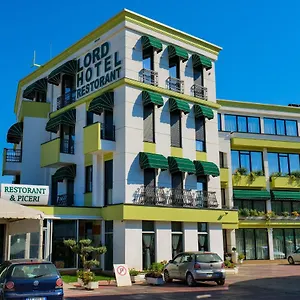 Lord Tirana מלון Vorë